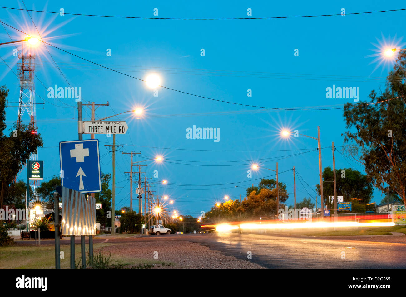 Night view of street scene at Lightning Ridge, NSW, Australia Stock Photo -  Alamy