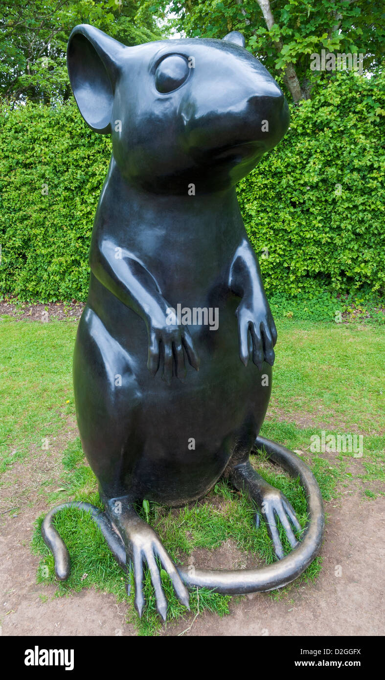 Scotland, Alloway, birthplace of Scotland's National Poet Robert Burns (1759-96), Poet's Path, mouse sculpture by Kenny Hunter Stock Photo