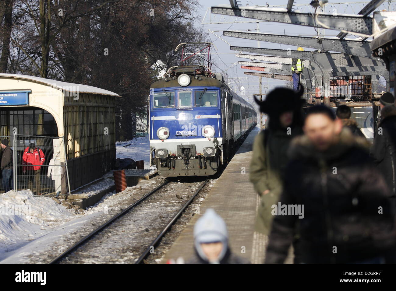 Gdansk, Poland Railway workers in Poland are set to hold a nationwide two-hour strike on Friday 25th, January in protest against cuts to benefits. Rail services are set to come to a standstill on Friday from 7am to 9am. File photo: Passangers wait for train on railaway station Gdansk - Oliwa Stock Photo