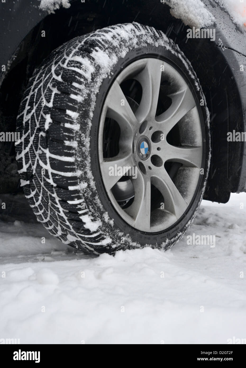Bmw in snow hi-res stock photography and images - Alamy