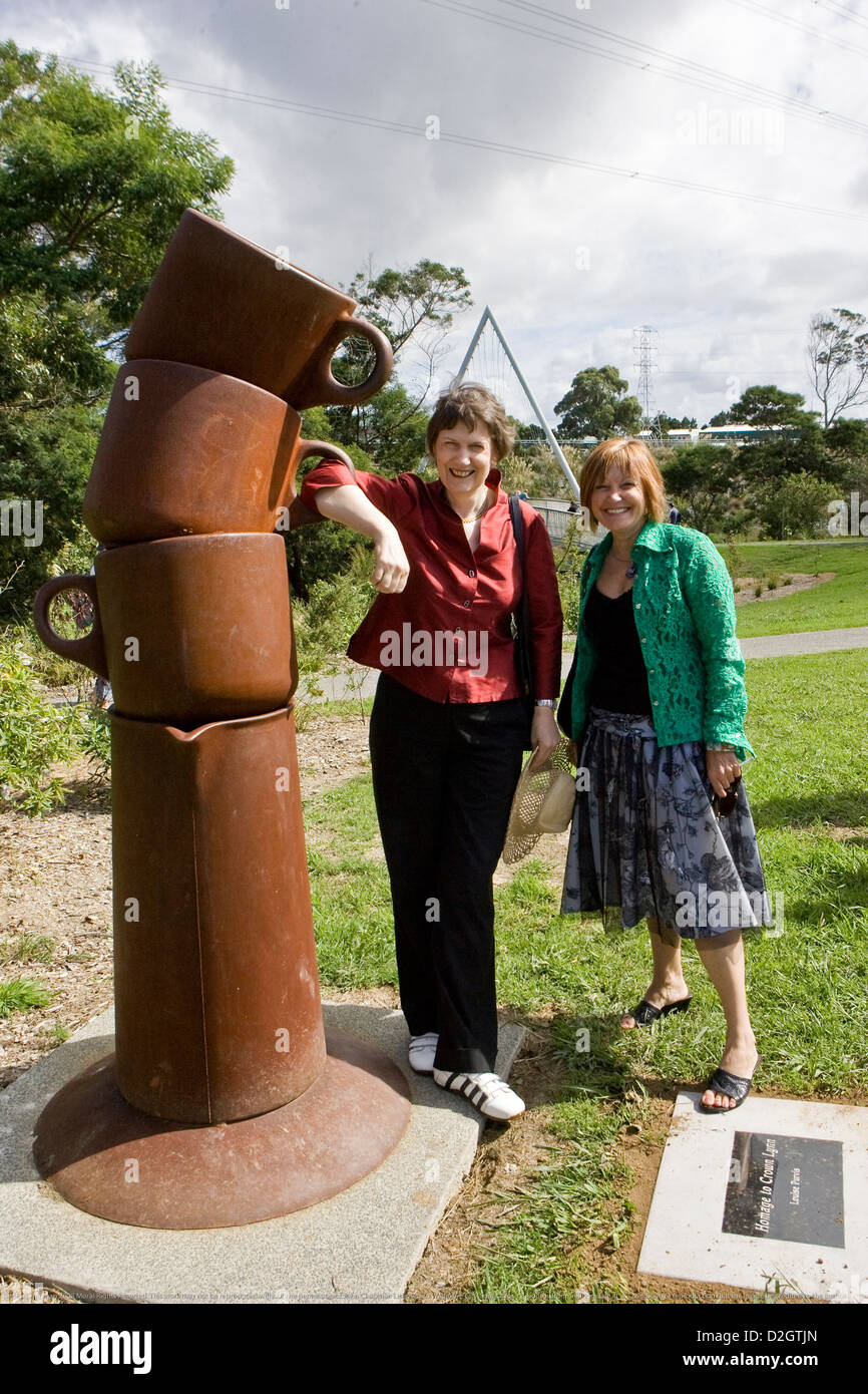 L to R Former New Zealand Labour Prime Minister Helen Clark with former Waitakere  MP Lynne Pillay with 'Homage to Crown Lynn. Stock Photo