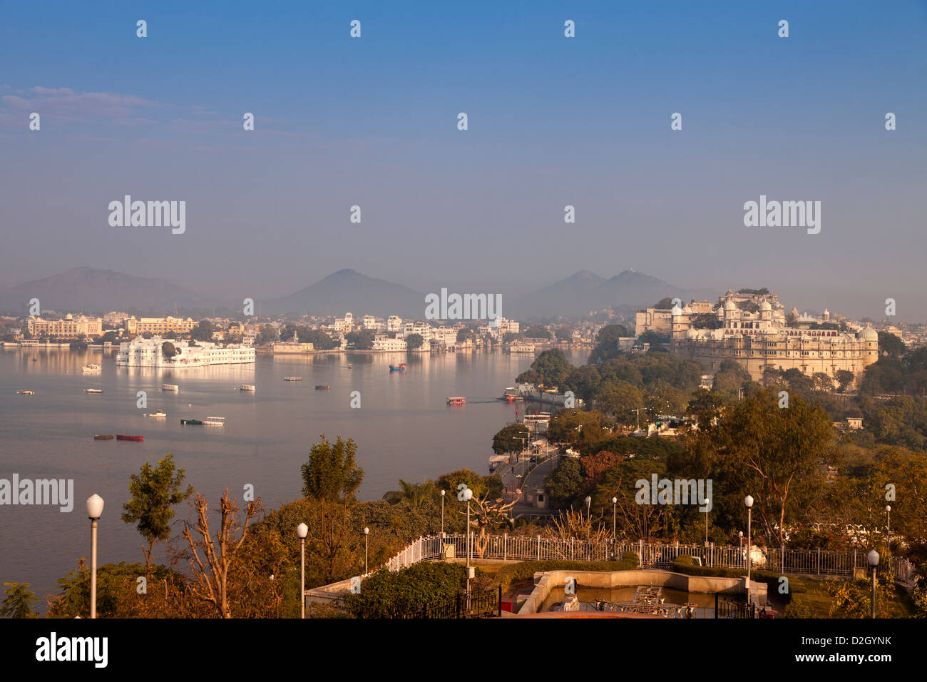 India, Rajasthan, View of Lake Pichola and Udaipur in early morning light Stock Photo