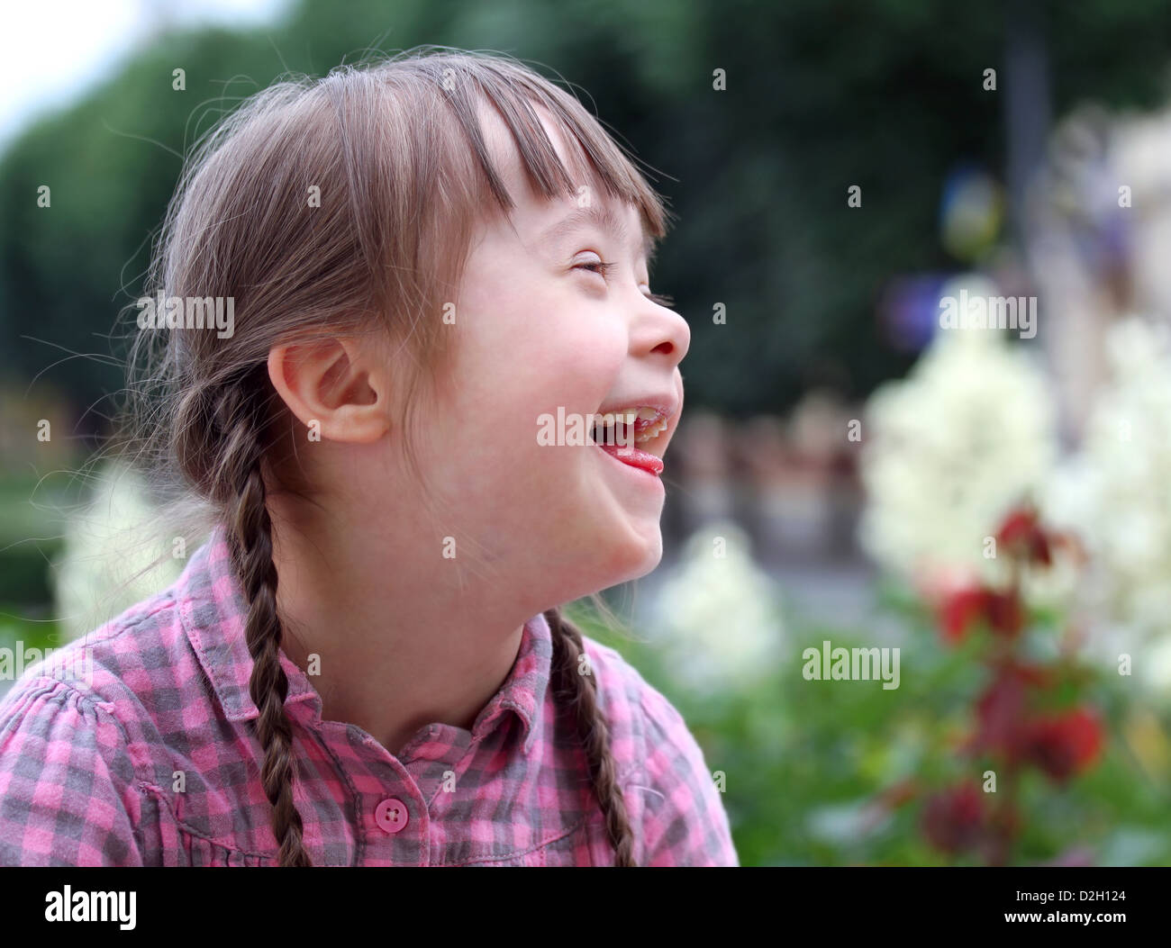 Portrait of young happy girl smiling Stock Photo - Alamy