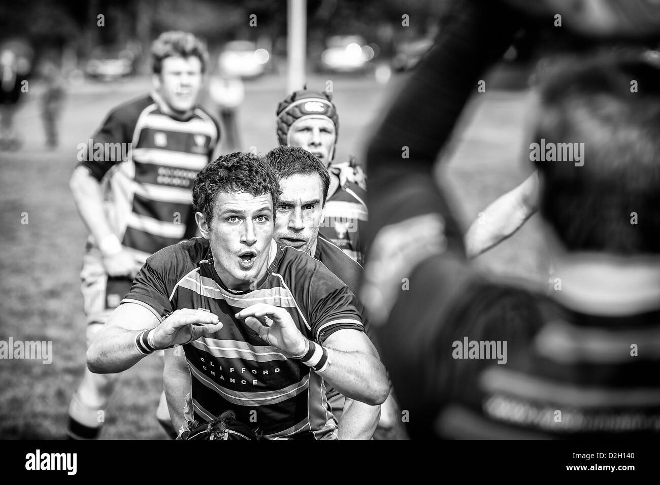 Players wait for the ball to be played during a line out Stock Photo