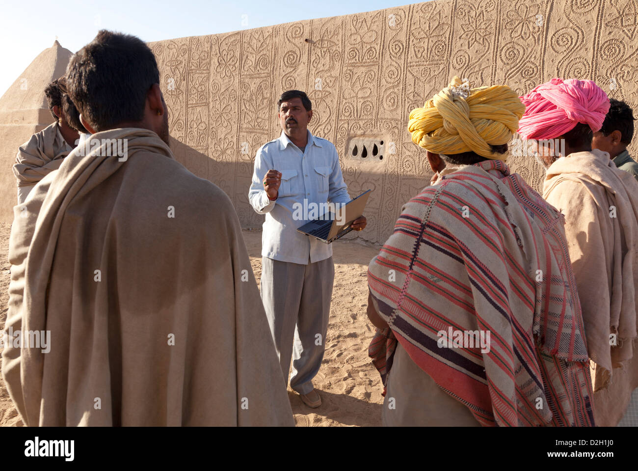 india, Rajasthan, Thar Desert, district Mayor visiting villagers and holding laptop Stock Photo