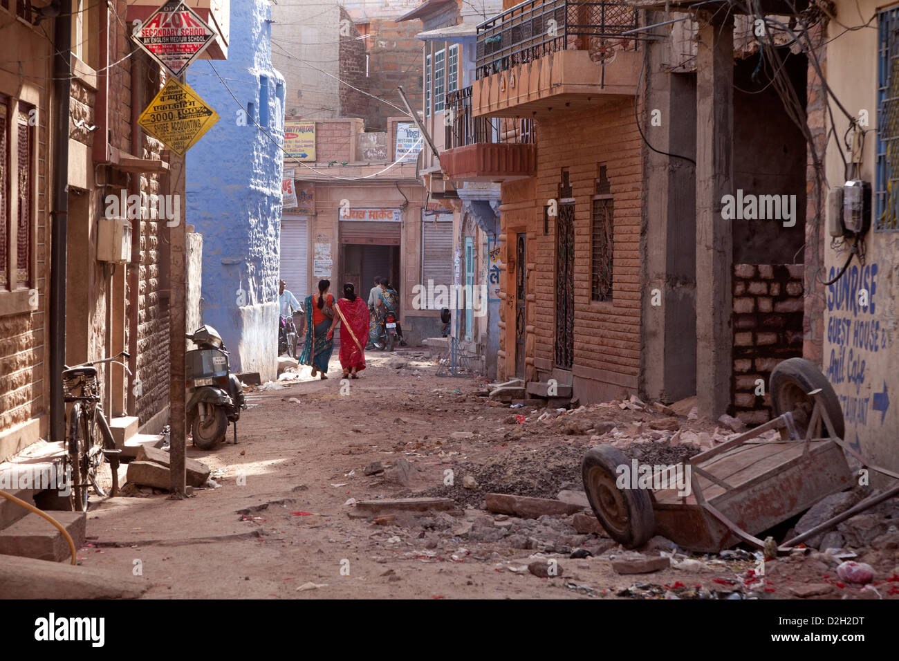 India, Rajasthan, Jodhpur, two ladies walking down dilapidated street Stock Photo