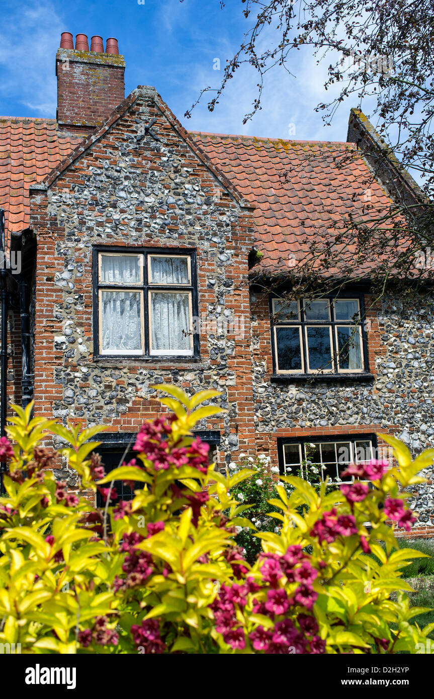 Garden brick flint hires stock photography and images Alamy