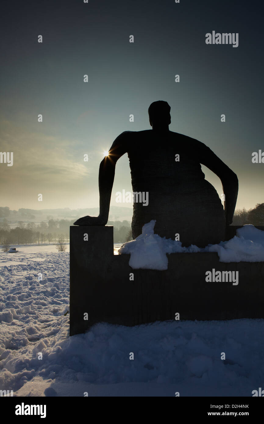 YORKSHIRE SCULPTURE PARK WINTER SNOW HENRY MOORE Stock Photo