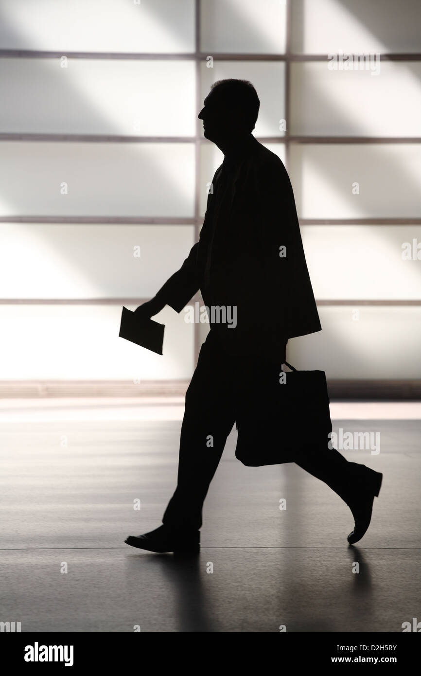 Man briefcase silhouette hi-res stock photography and images - Alamy