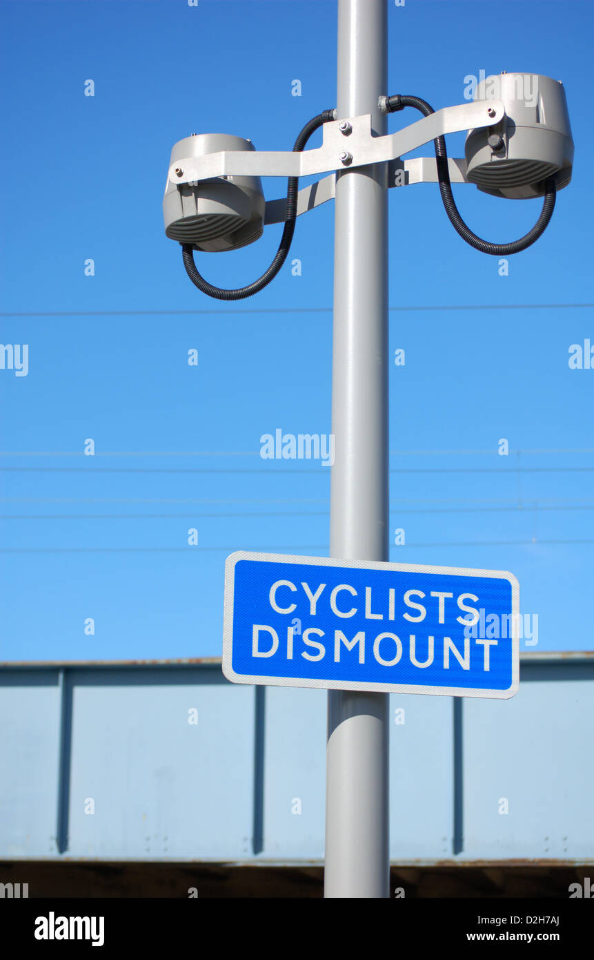 Reflective Sign Post Instructing Cyclists To Dismount Stock Photo Alamy reflective-sign-post-instructing-cyclists-to-dismount-stock-photo-alamy