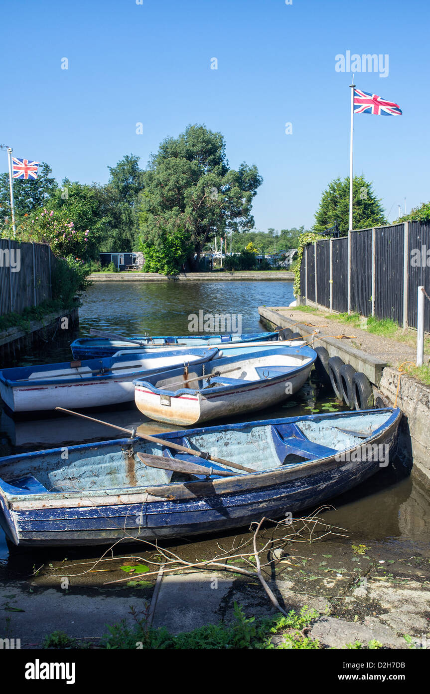 Pleasure boat rowing boats hi-res stock photography and images - Alamy