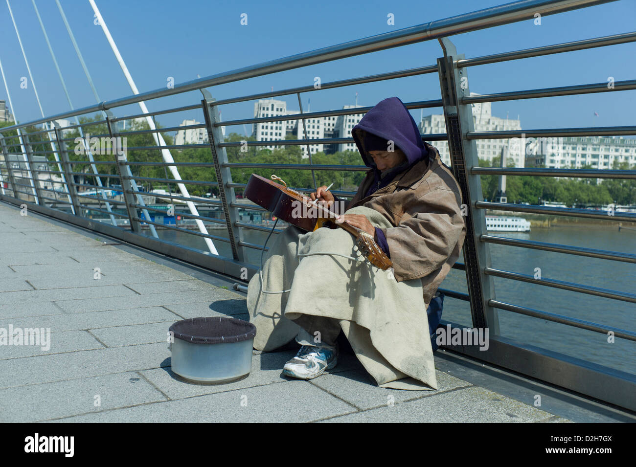 Busker playing musical instrument hi-res stock photography and images ...