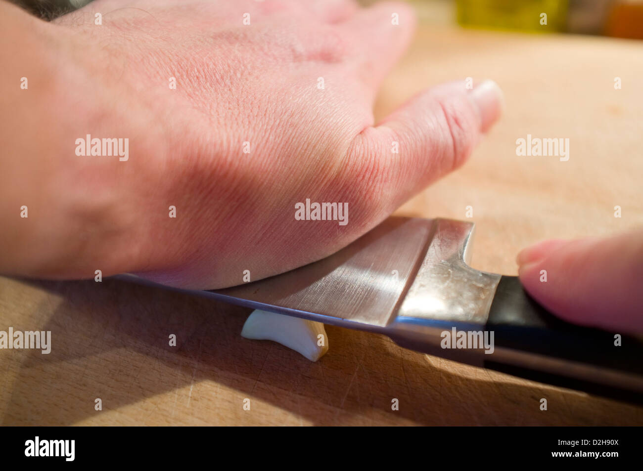 Crushing and chopping garlic Stock Photo Alamy