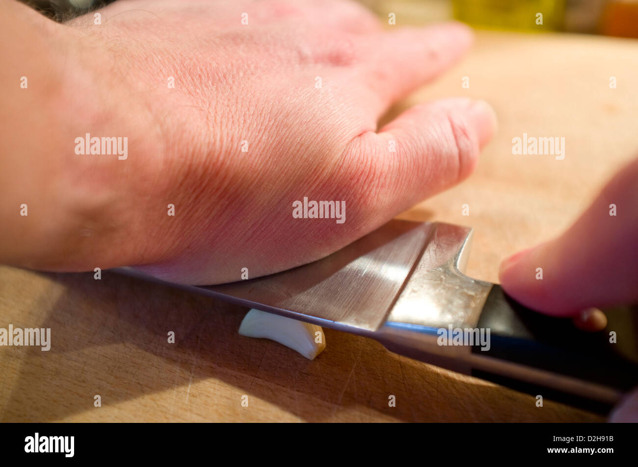 Crushing and chopping garlic Stock Photo Alamy
