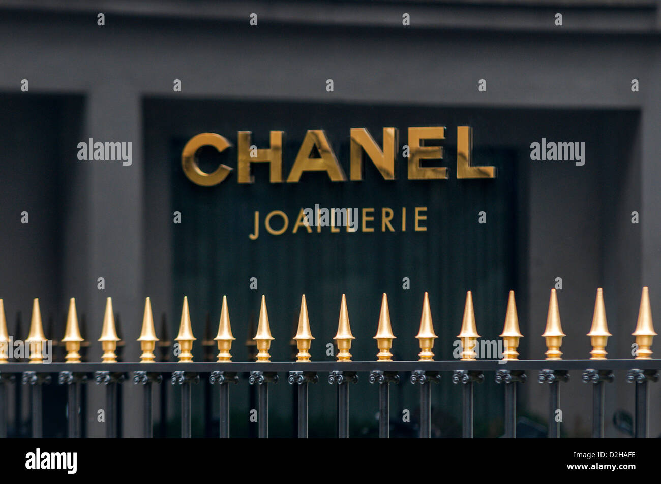 CHANEL Avenue Montaigne & Elysées 4 Guests, Paris – Updated 2023