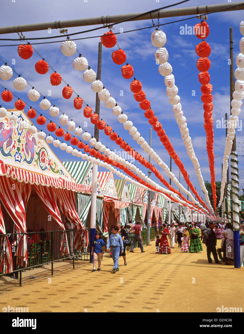 La decoración pintada, en una de las casetas o pabellones para la  celebración de fiestas en la Feria de Abril Sevilla Andalucía España  Fotografía de stock - Alamy