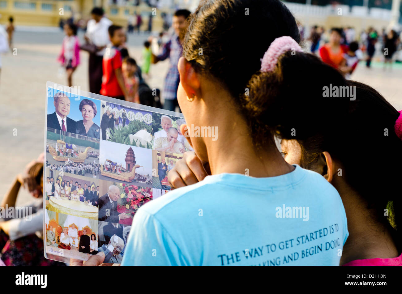 People mourn the late king Norodom Sihanouk in front of the Royal Palace in Phnom Penh Stock Photo