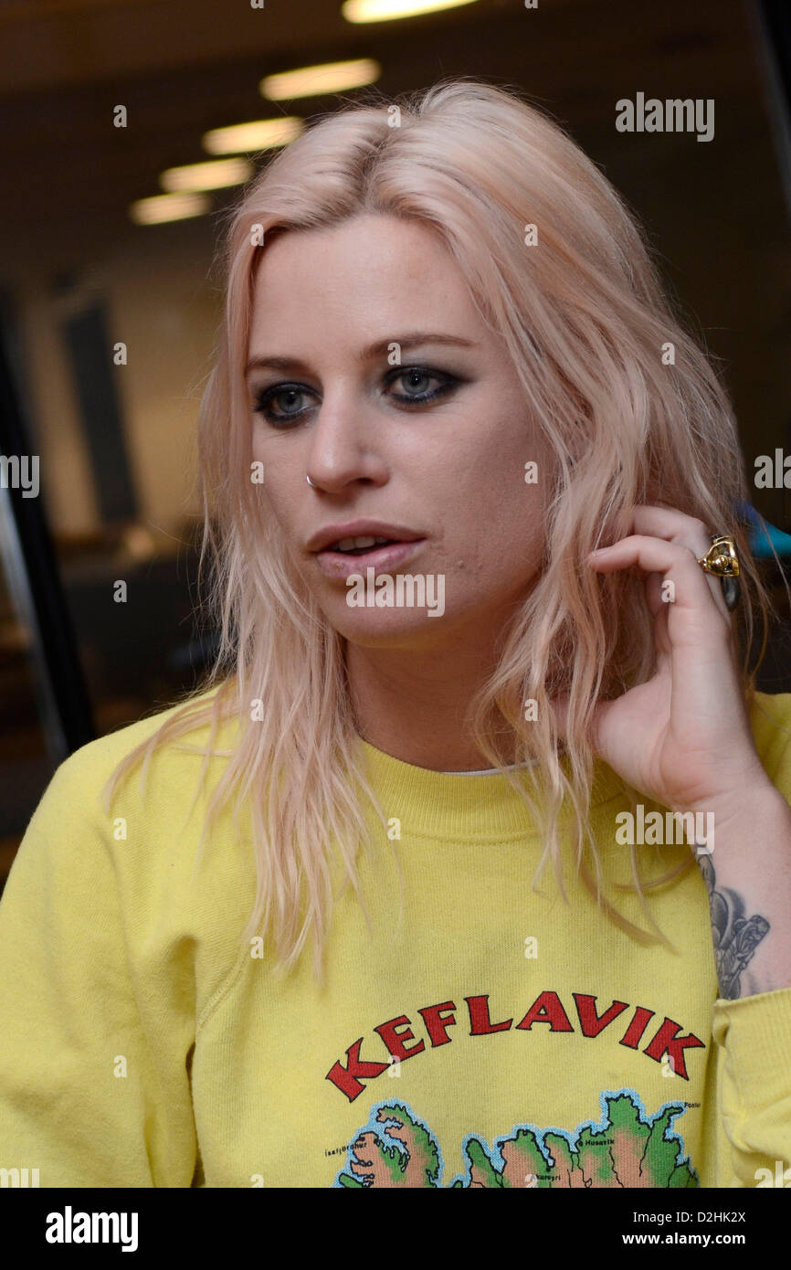 File virginia gin claire wigmore hires stock photography and images