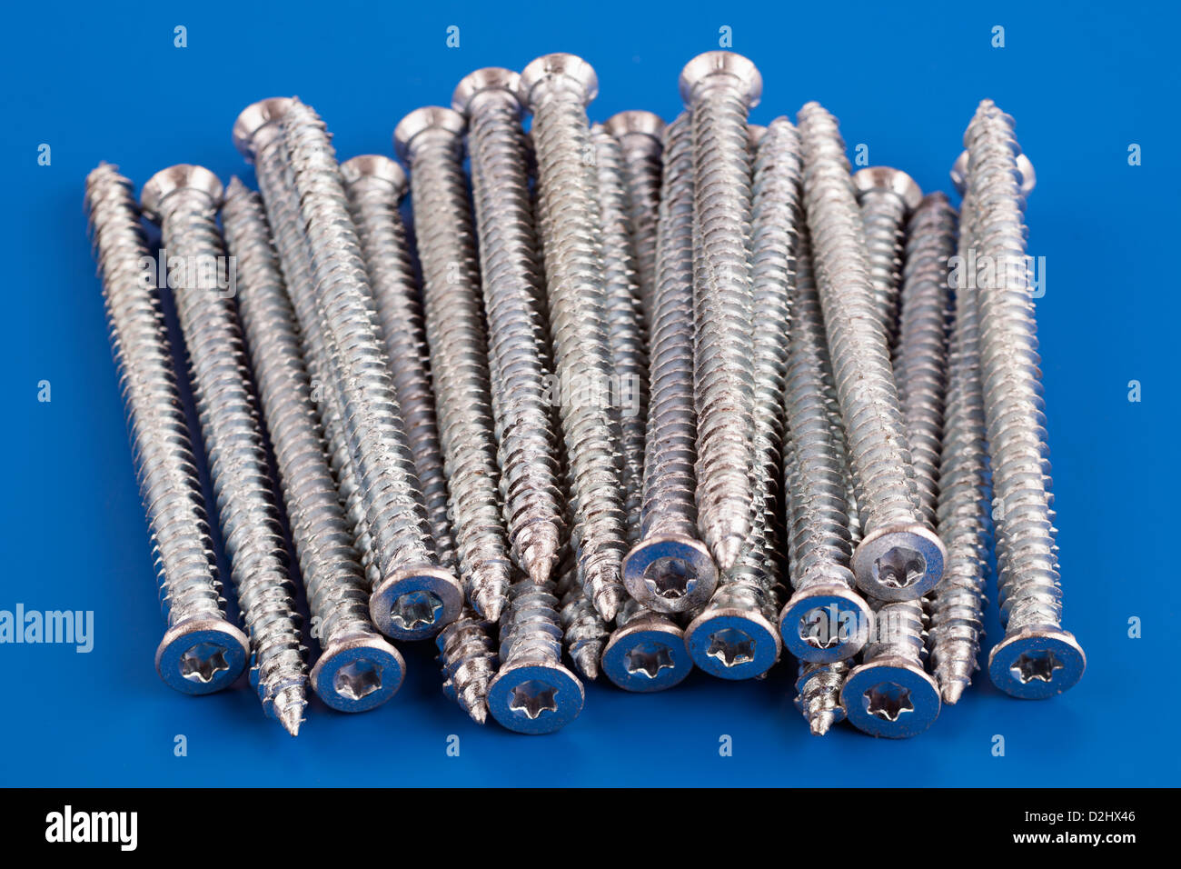 Pile of 100mm by 7.5mm concrete screws with Torx fitting Stock Photo