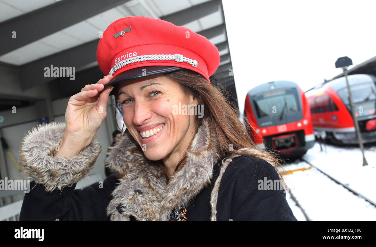 Angelina jolie voice hi-res stock photography and images - Alamy, image size:1300x855