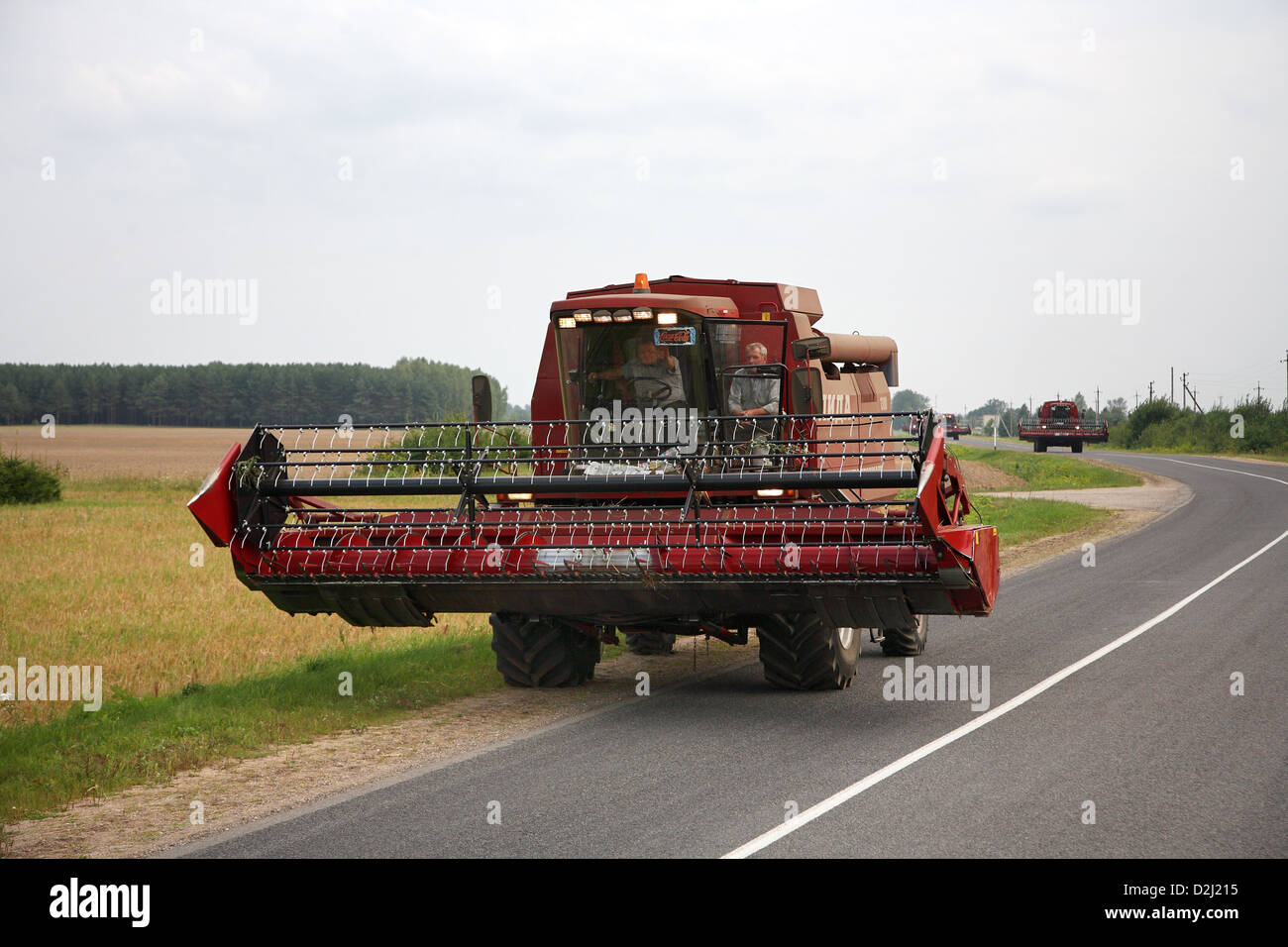 wadol-belarus-combine-harvester-a-collective-farm-on-a-country-road-D2J215.jpg