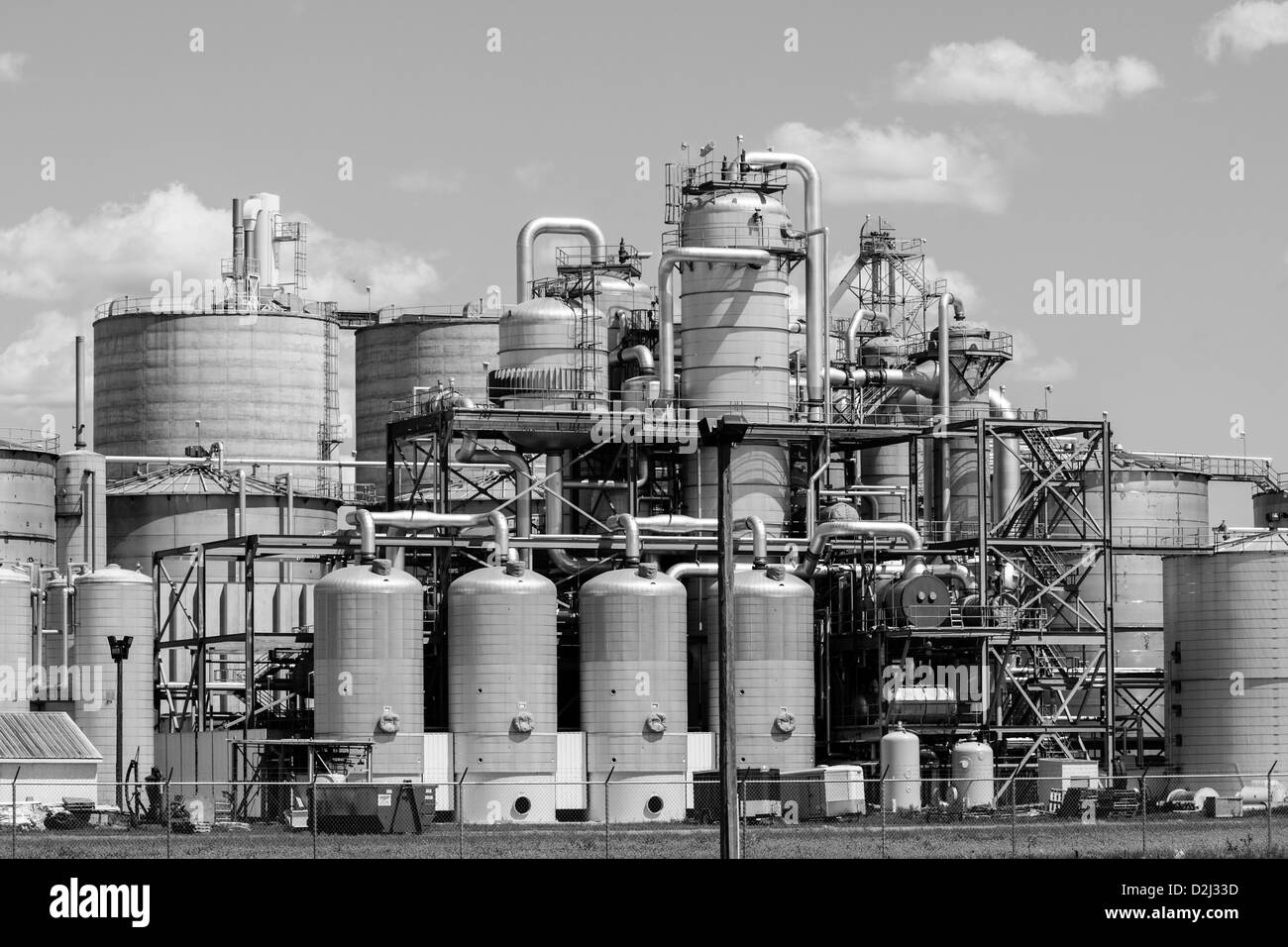Refinery piping Black and White Stock Photos & Images - Alamy