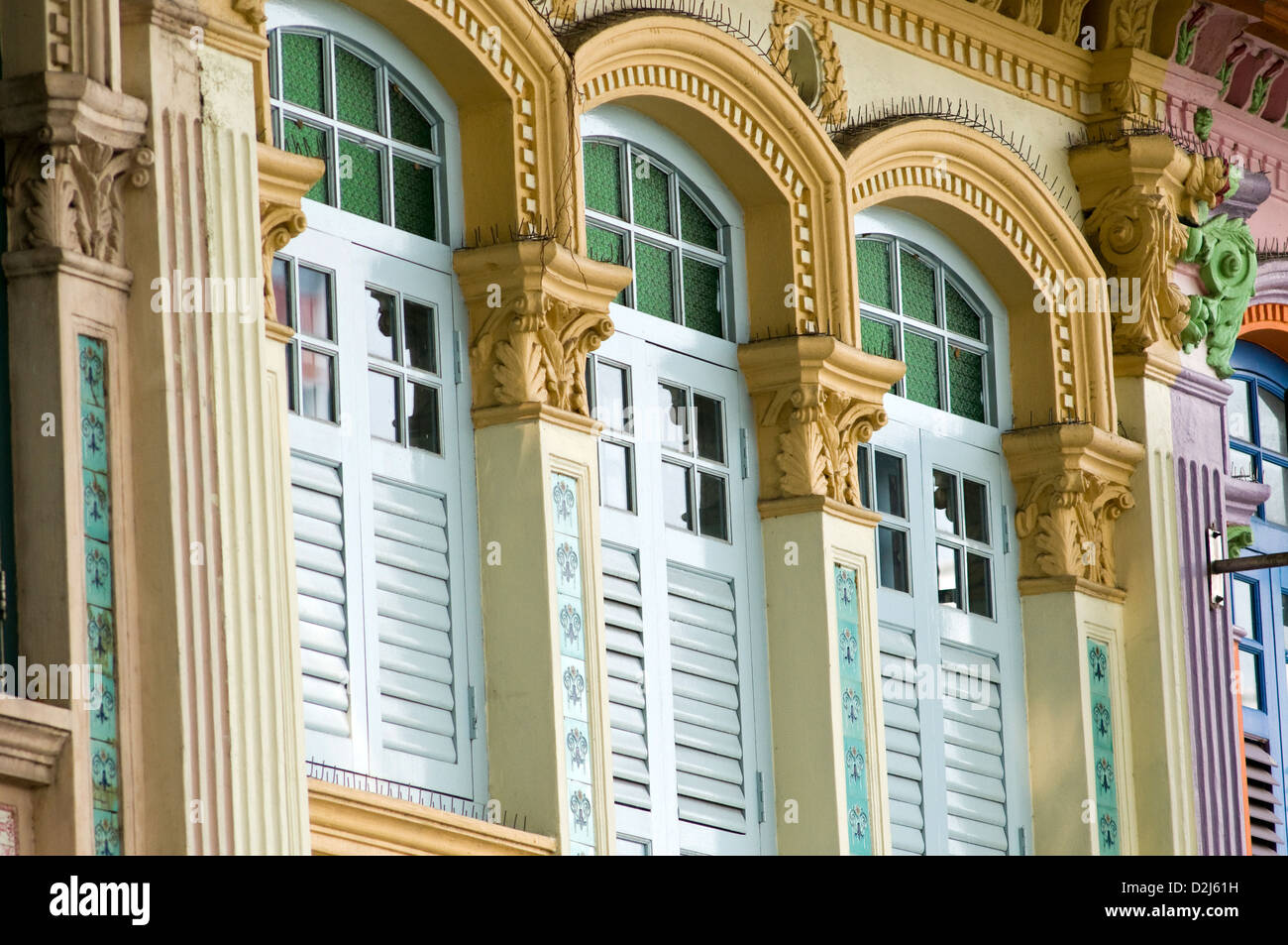 gaily painted shophouse, geylang, singapore Stock Photo Alamy