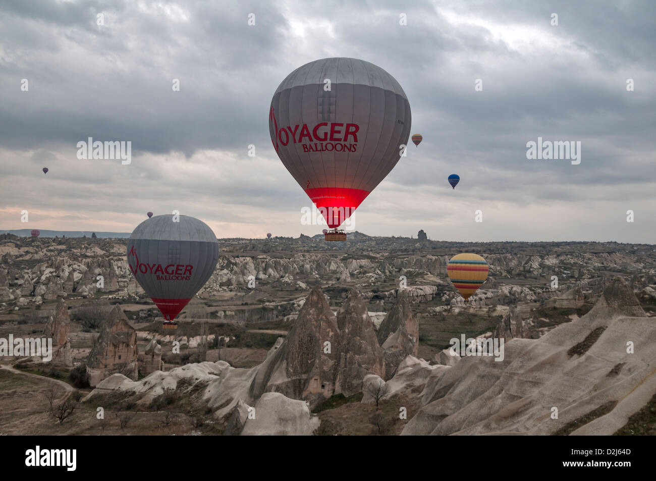 Hot air balloon in snow hi-res stock photography and images - Page 3 - Alamy