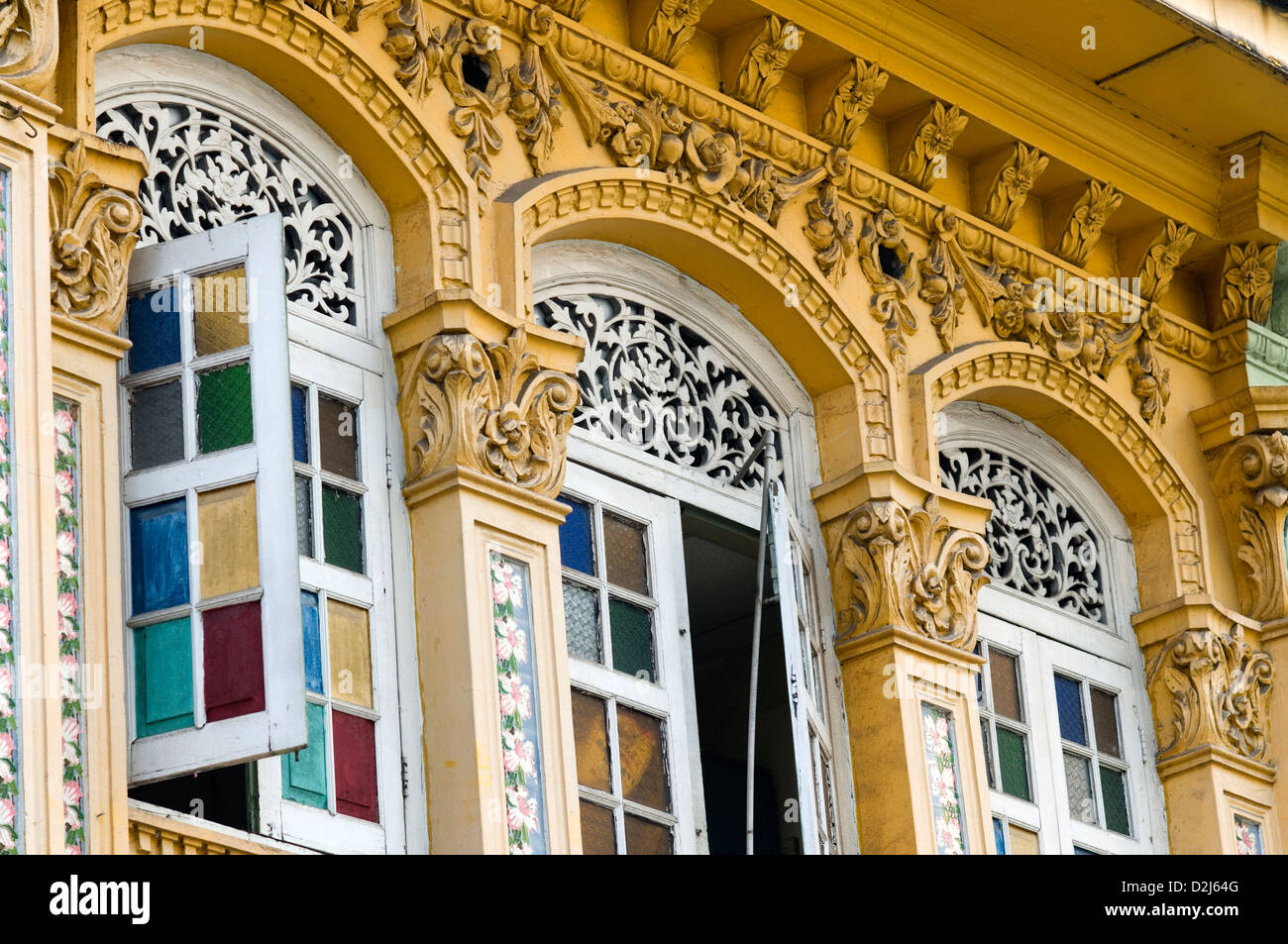 gaily painted shophouse, geylang, singapore Stock Photo Alamy
