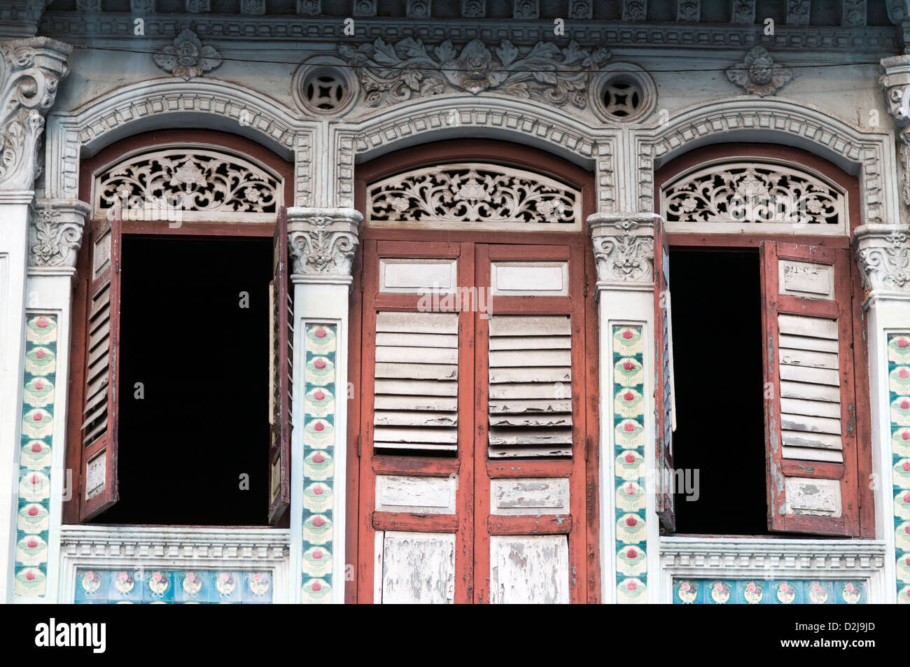 gaily painted shophouse, geylang, singapore Stock Photo Alamy