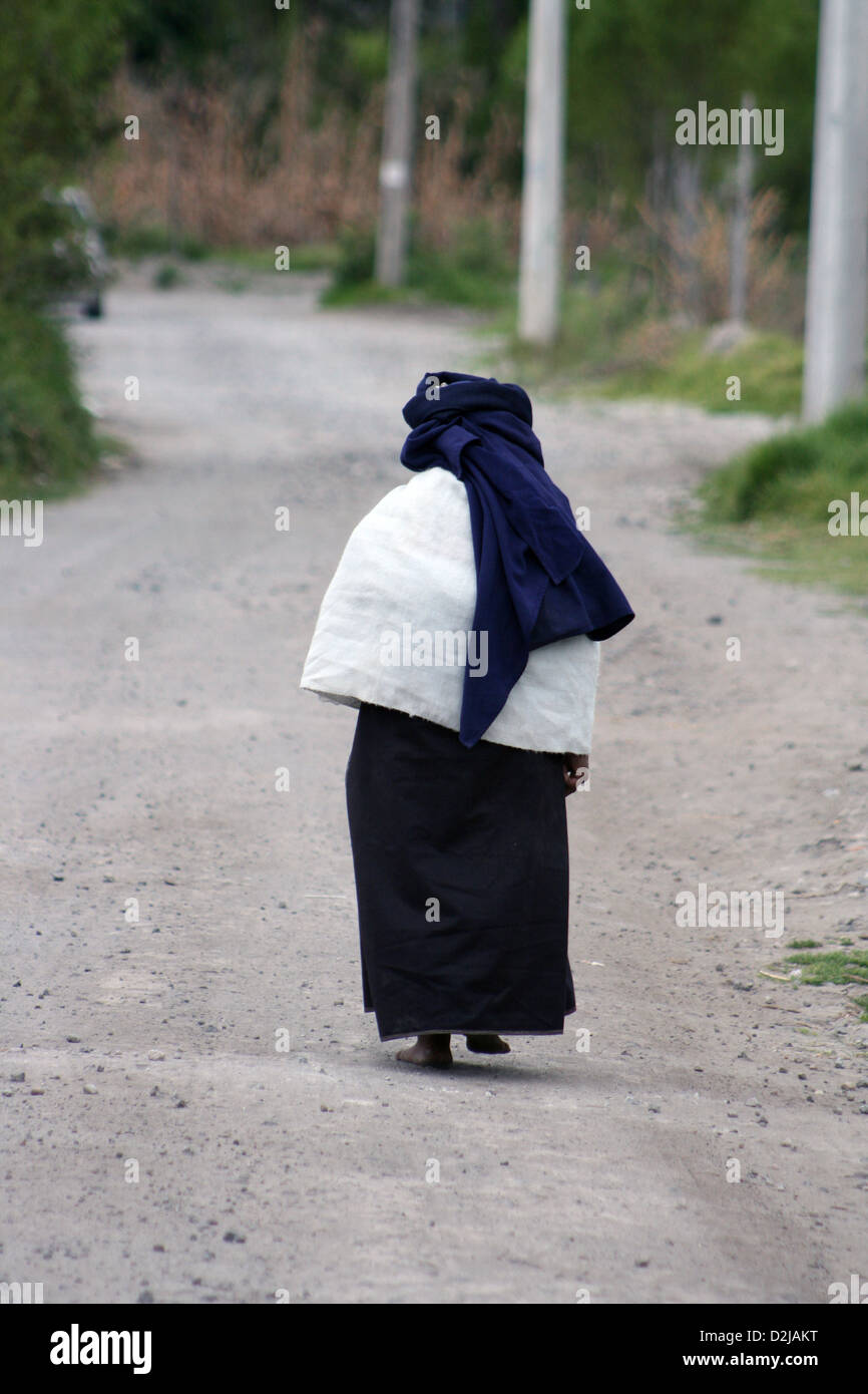Woman walking barefoot street hi-res stock photography and images - Alamy