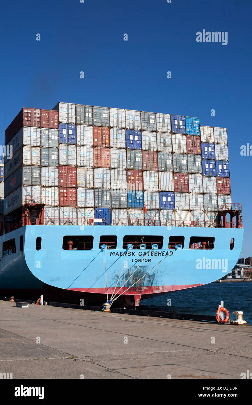 Fully laden container ship hires stock photography and images Alamy