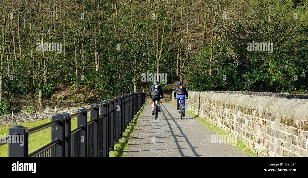 2 cyclists on the ladybower dam wall derwent valley derbyshire england uk Stock Photo