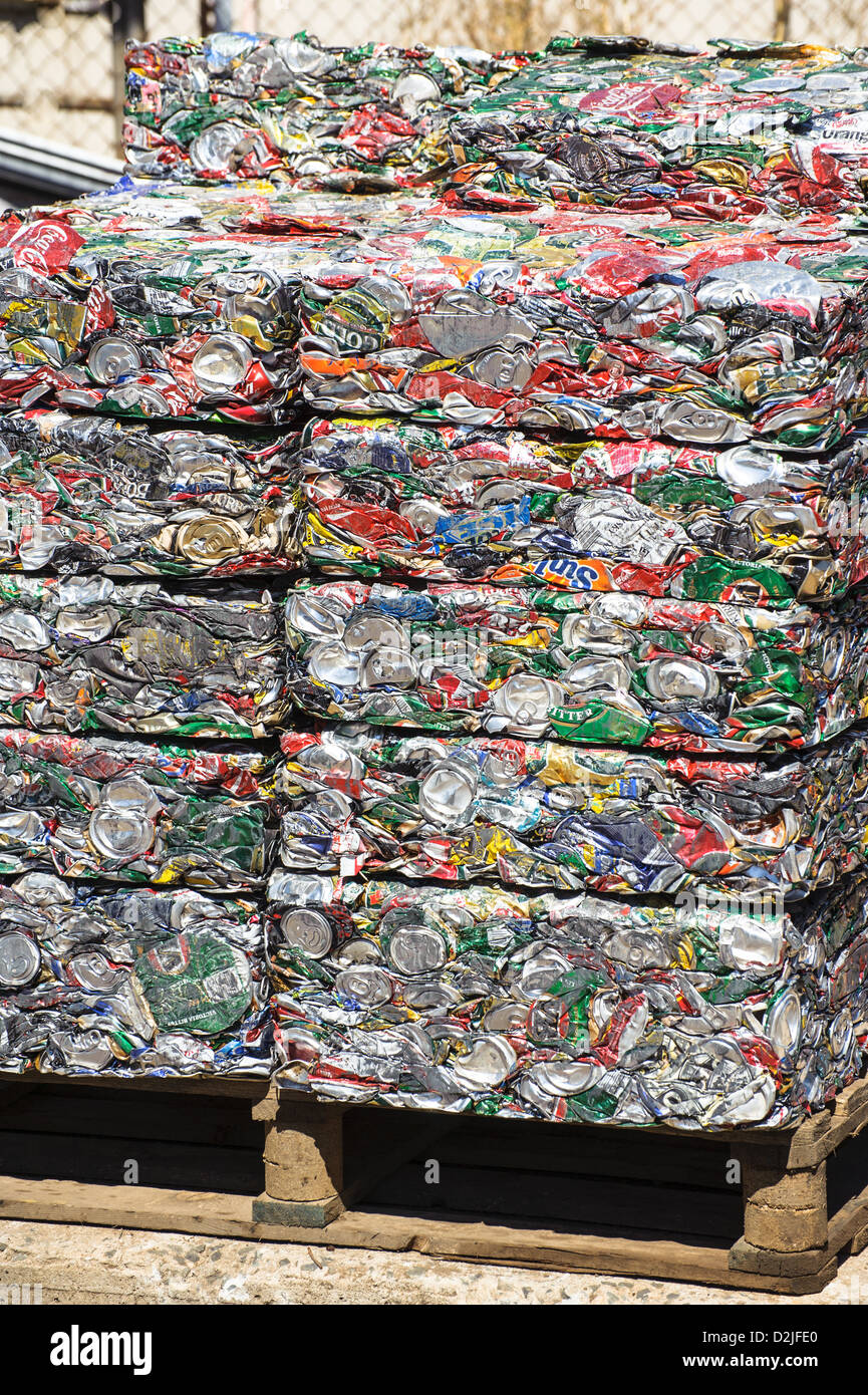 Aluminum drink cans at scrap metal yard Stock Photo Alamy