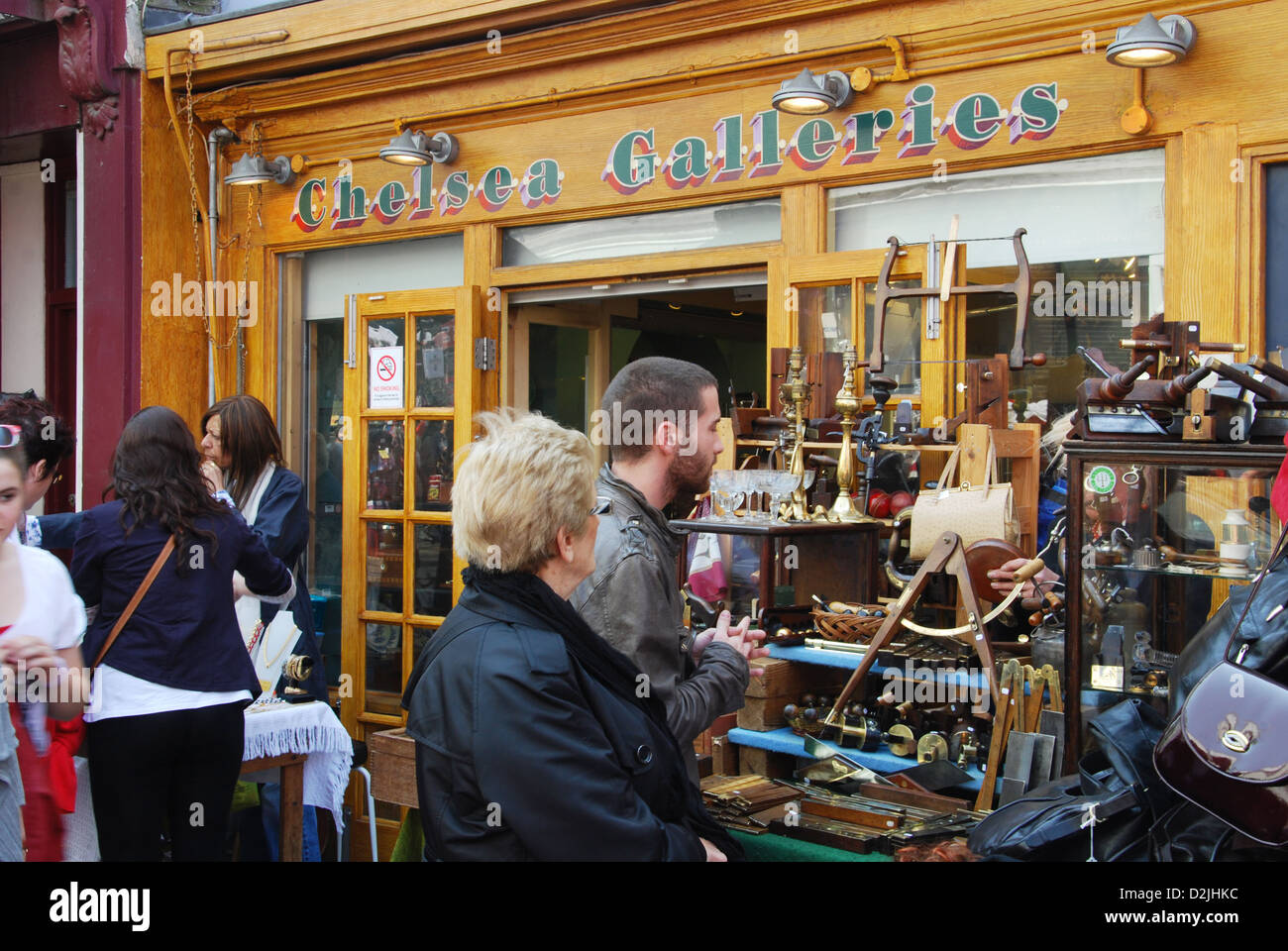 Portobello road antiques gallery hi-res stock photography and images ...