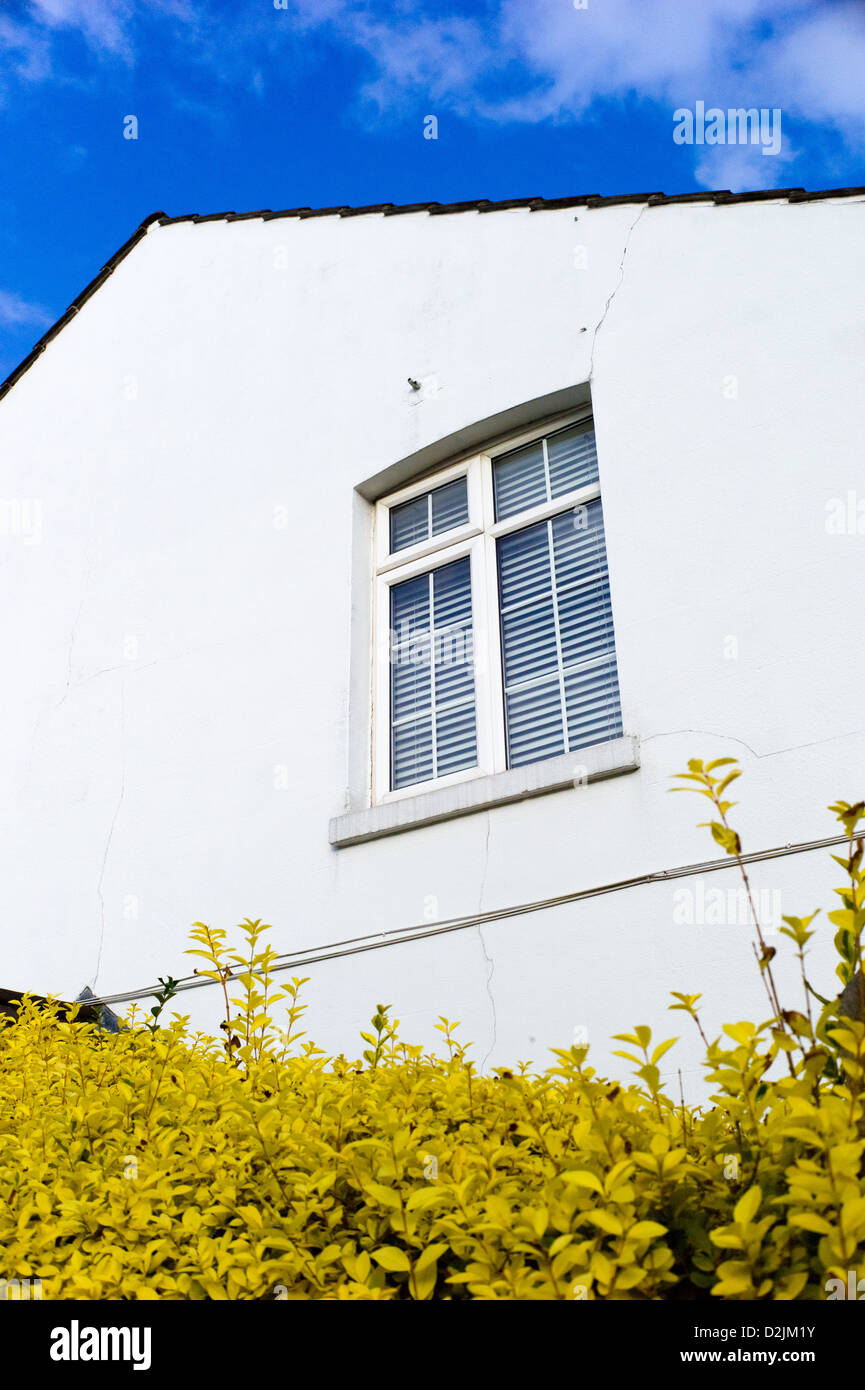White house blue trim hi-res stock photography and images - Alamy