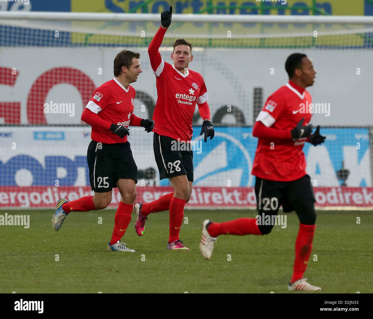 Fuerth, Germany. 26th January 2013. Mainz's Adam Szalai (C) celebrates his 0-1 goal with teammates Andreas Ivanschitz (L) and Junior Diaz during the Bundesliga soccer match between SpVgg Greuther Fuerth and FSV Mainz 05 at Trolli Arena in Fuerth, Germany. Credit:  dpa picture alliance / Alamy Live News Stock Photo
