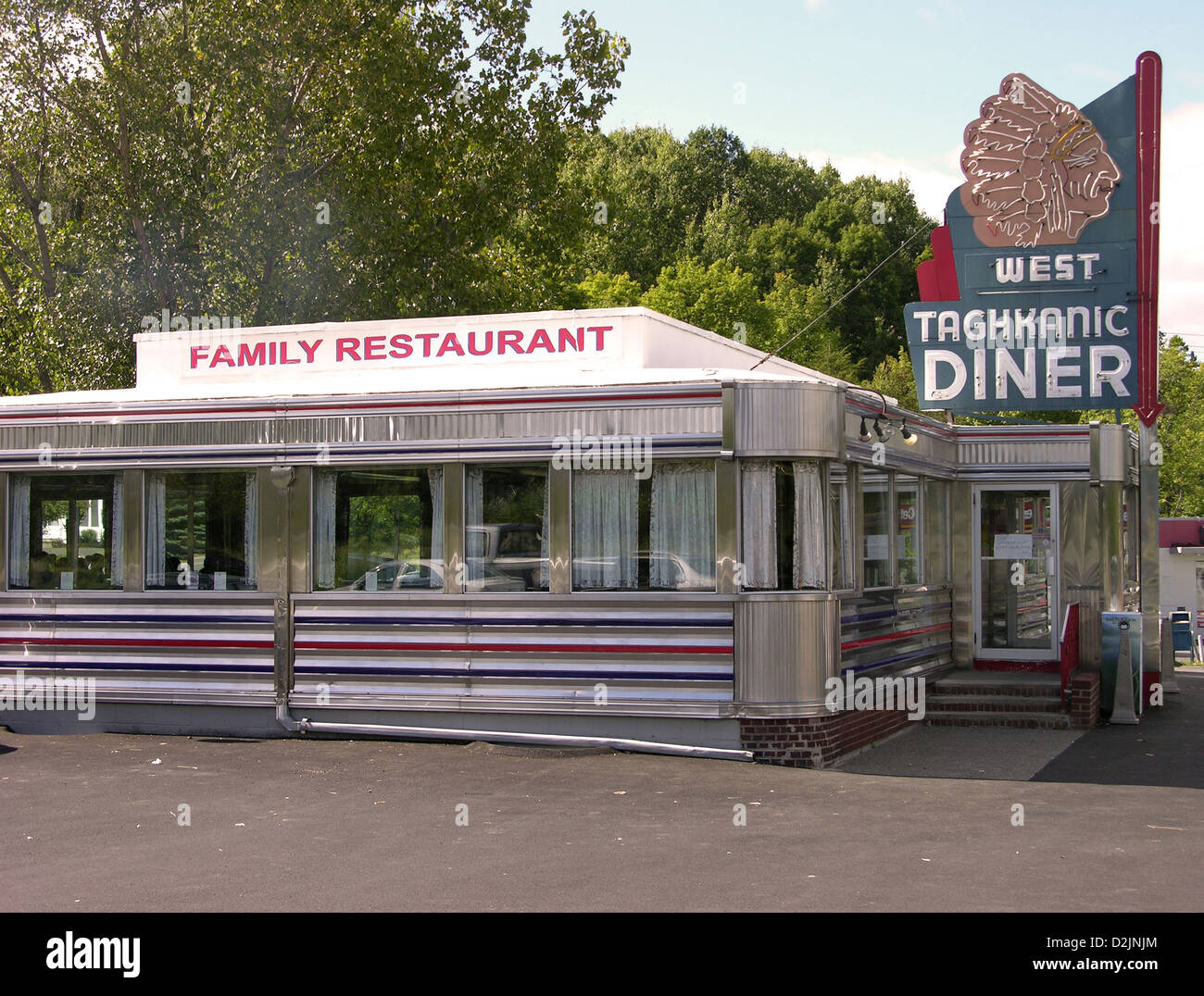 The West Taghkanic Roadside diner. On Route 82 in Ancram, New York. It was built in 1953.. Stock Photo