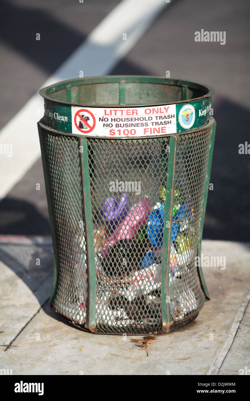 Trash bin in Manhattan, New York Stock Photo Alamy