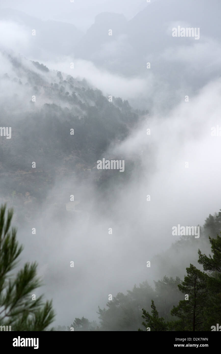 Cloudy visibility hi-res stock photography and images - Alamy