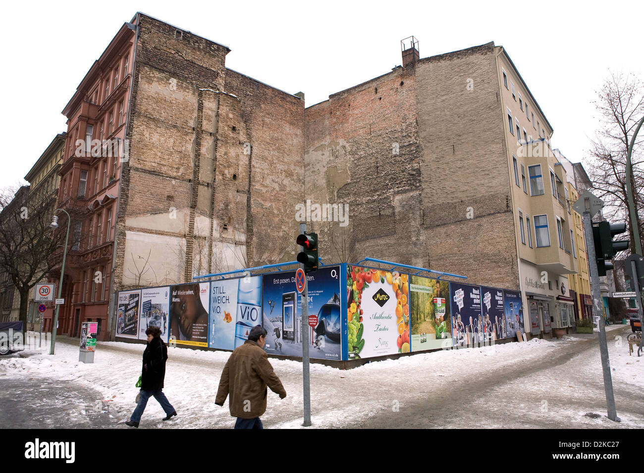 Broken corner of a building hi-res stock photography and images - Alamy