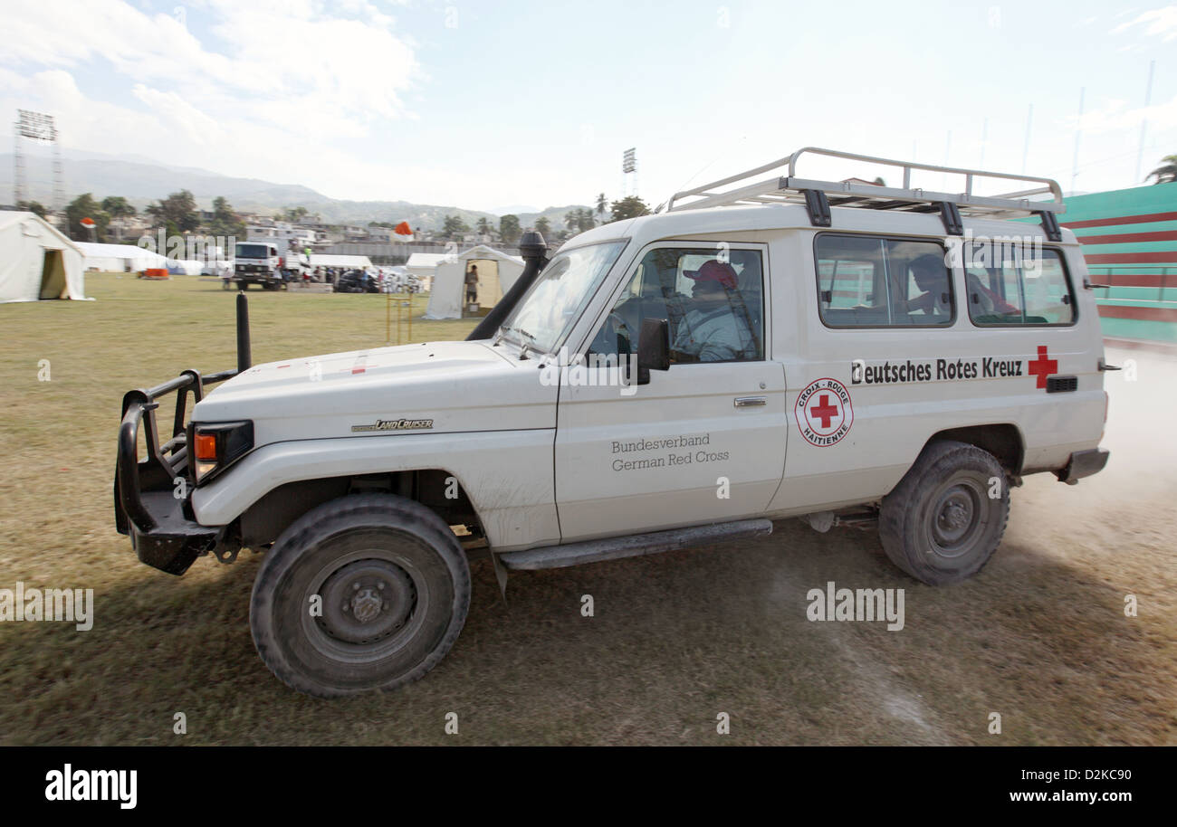 Carrefour, Haiti, DRC Land Cruiser continues with wounded into the stadium Stock Photo