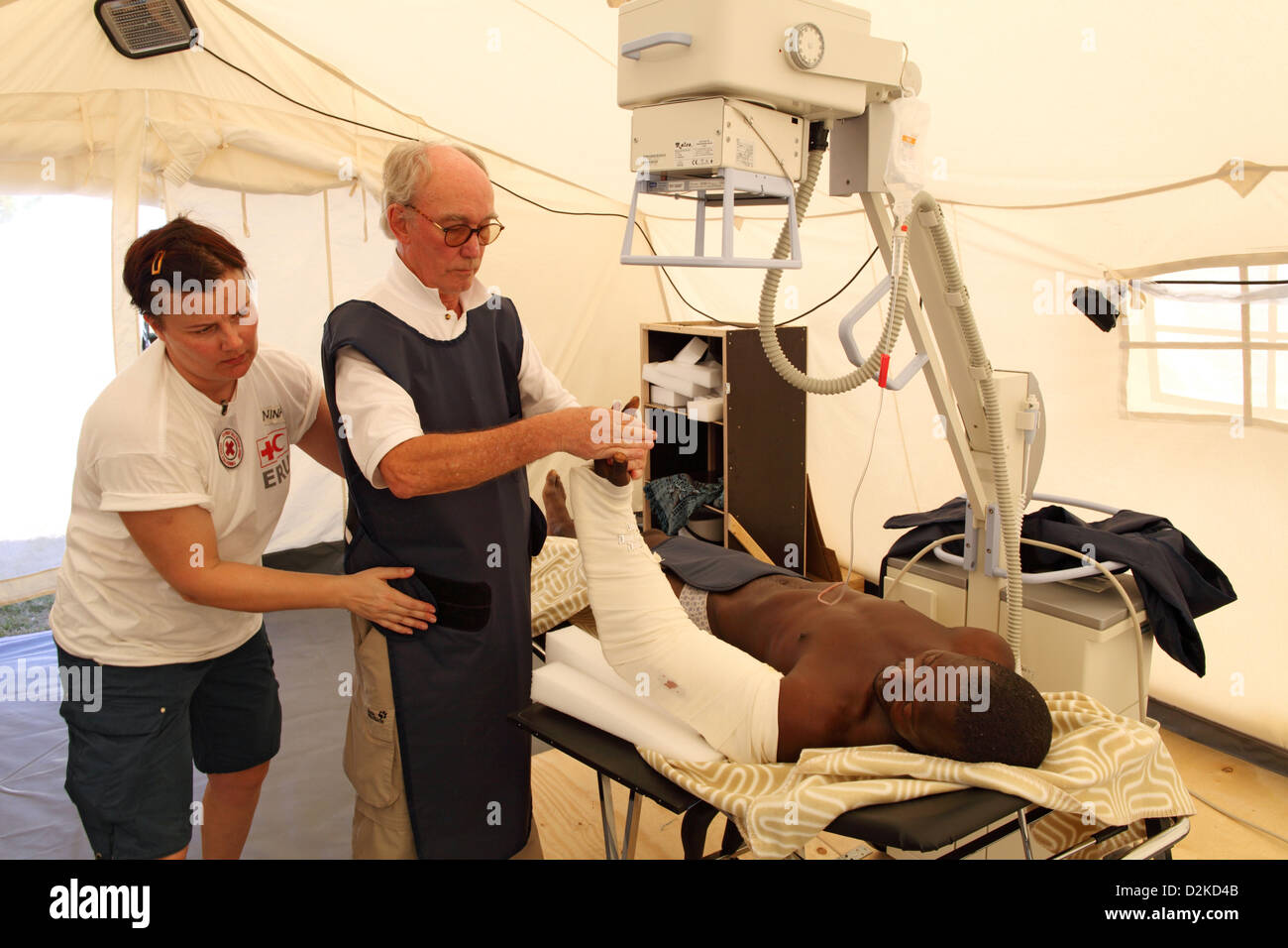 Carrefour, Haiti, a patient is X-rayed in the DRC Field Hospital Stock Photo
