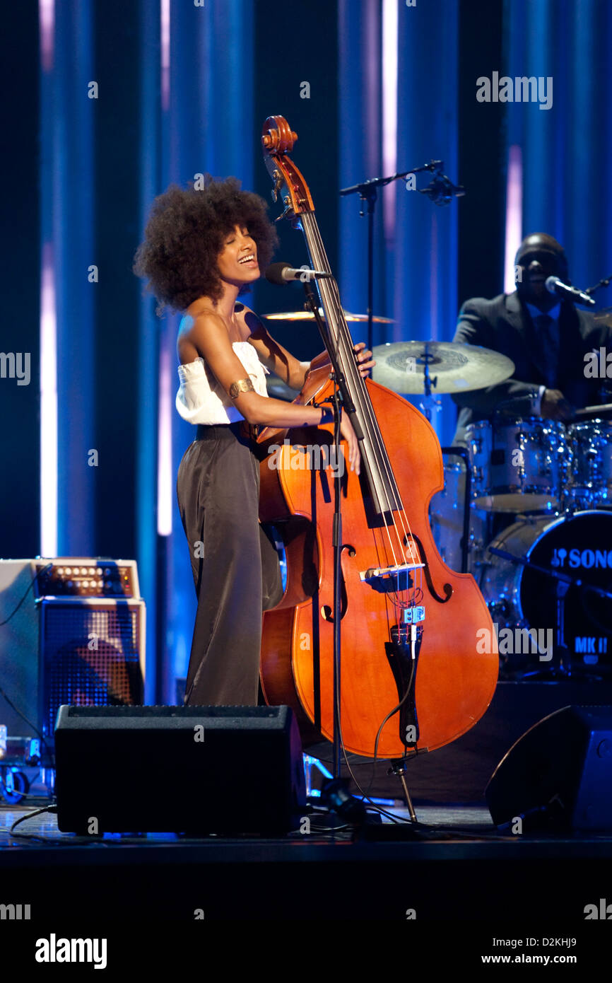 Esperanza spalding concert hi-res stock photography and images - Alamy