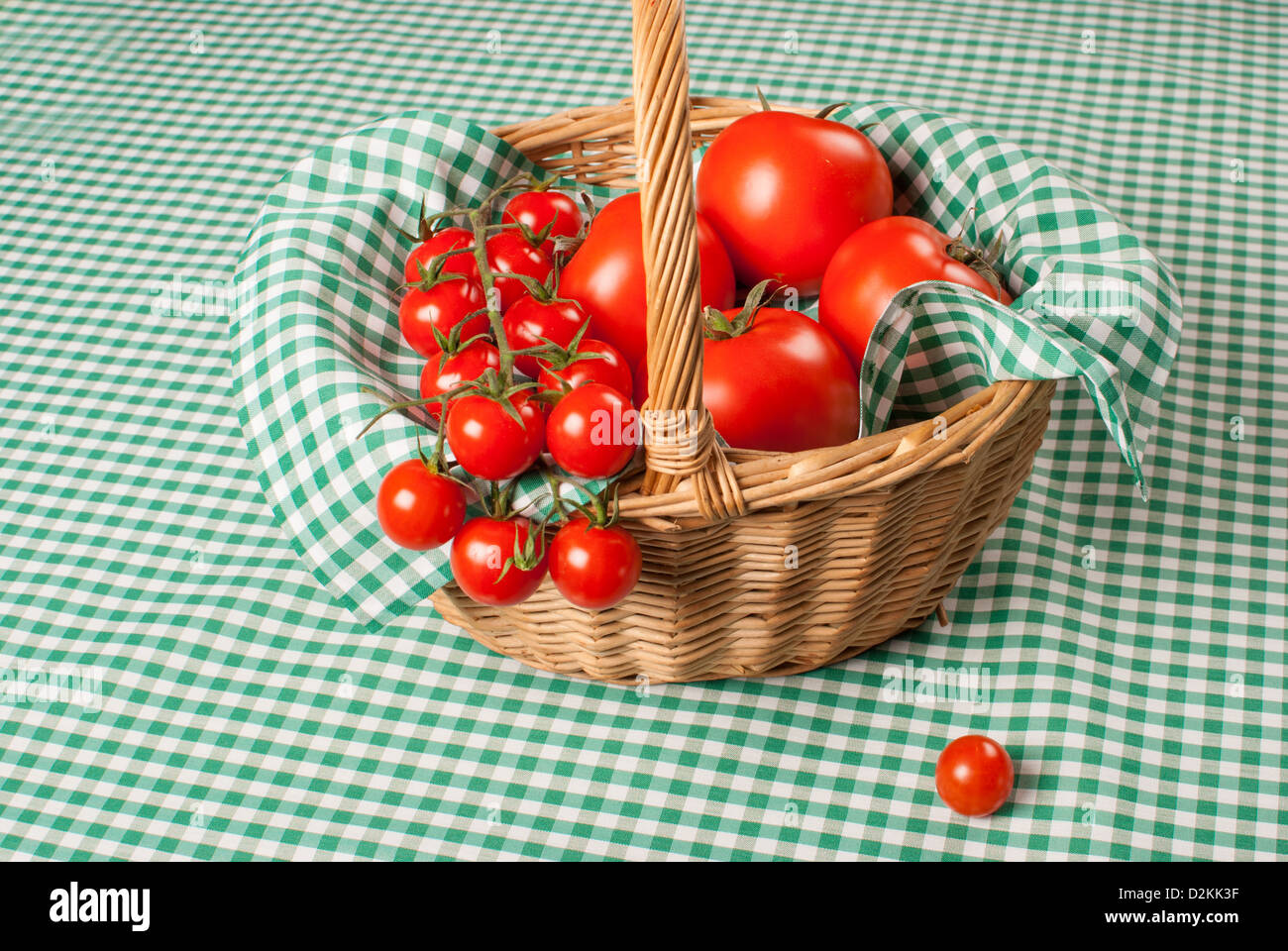 Delicious ripe tomatos inside a charming basket Stock Photo - Alamy