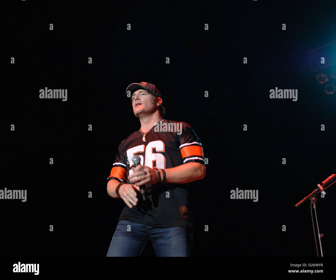 Neiman Country Singer Hampton Coliseum High Resolution Stock Photography and Images - Alamy