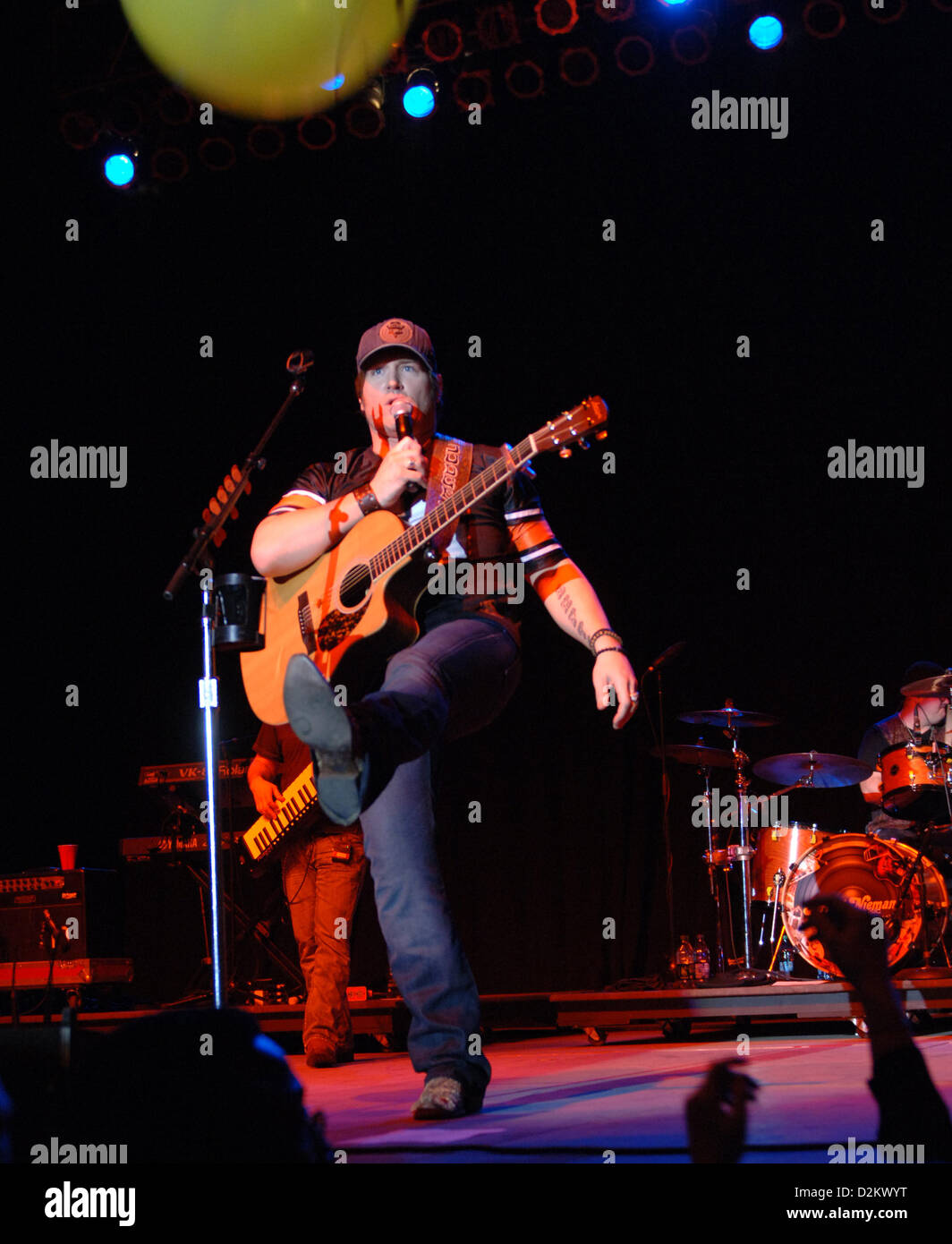 Neiman Country Singer Hampton coliseum hi-res stock photography and images - Alamy