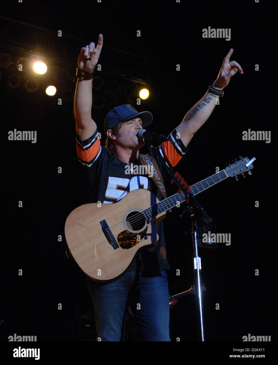 Neiman Country Singer Hampton Coliseum High Resolution Stock Photography and Images - Alamy