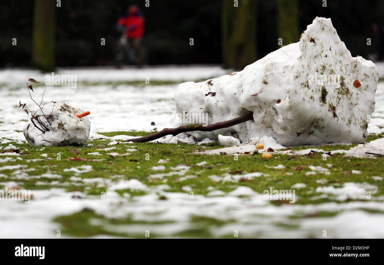 Snowman Rising Duesseldorf, Germany. 28th January 2013. The head of a snowman sits on ...