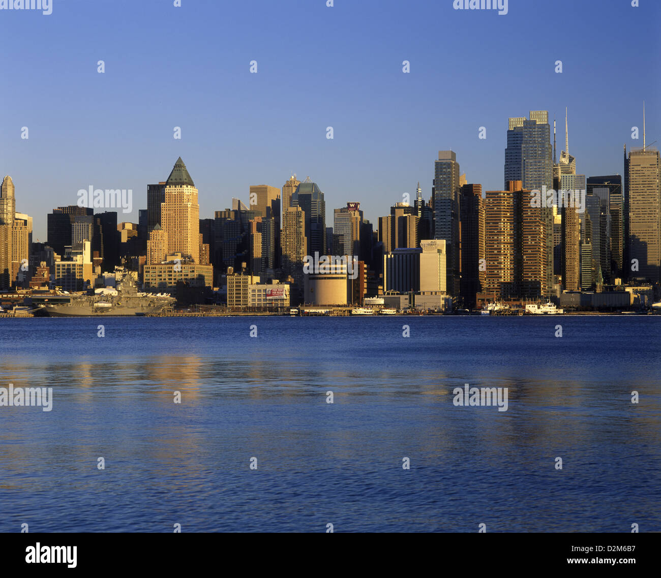 MIDTOWN SKYLINE HUDSON RIVER MANHATTAN NEW YORK CITY USA Stock Photo ...